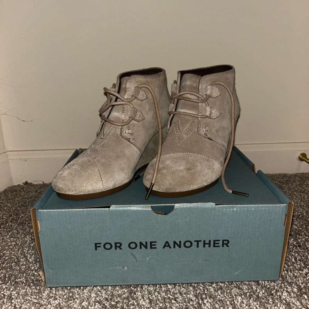 Tom’s Women’s Suede Wedges